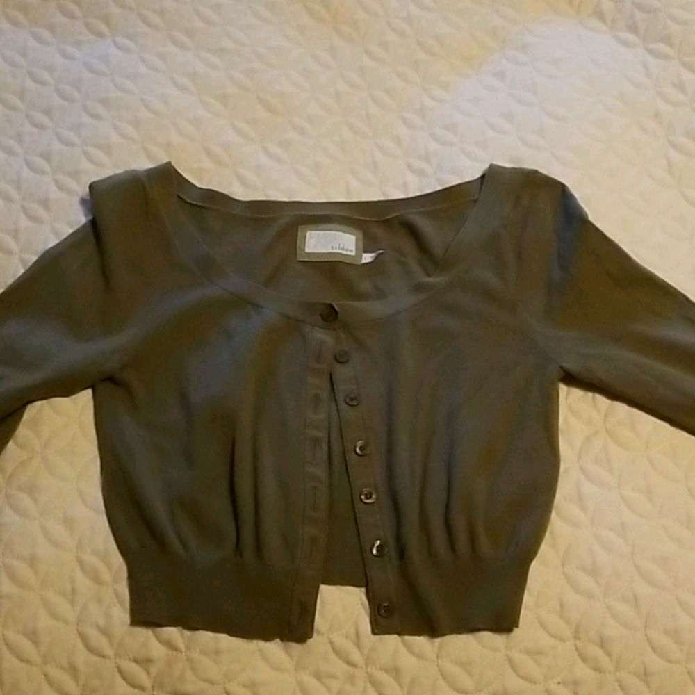 Tildon brand cropped button down shirt